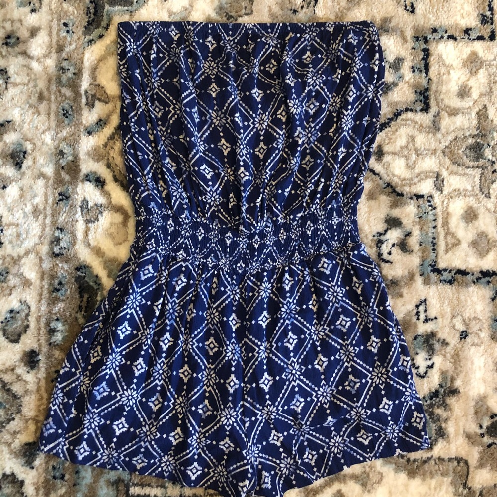 Strapless pattern romper